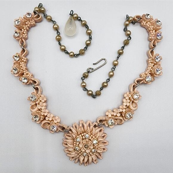 1940s Featherlite Celluloid Necklace Carved Floral Festoon Blush Pink Vintage - Picture 3 of 5